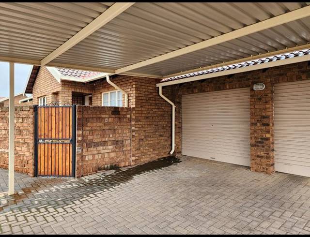 3 BEDROOM TOWNHOUSE FOR SALE IN FLORAUNA